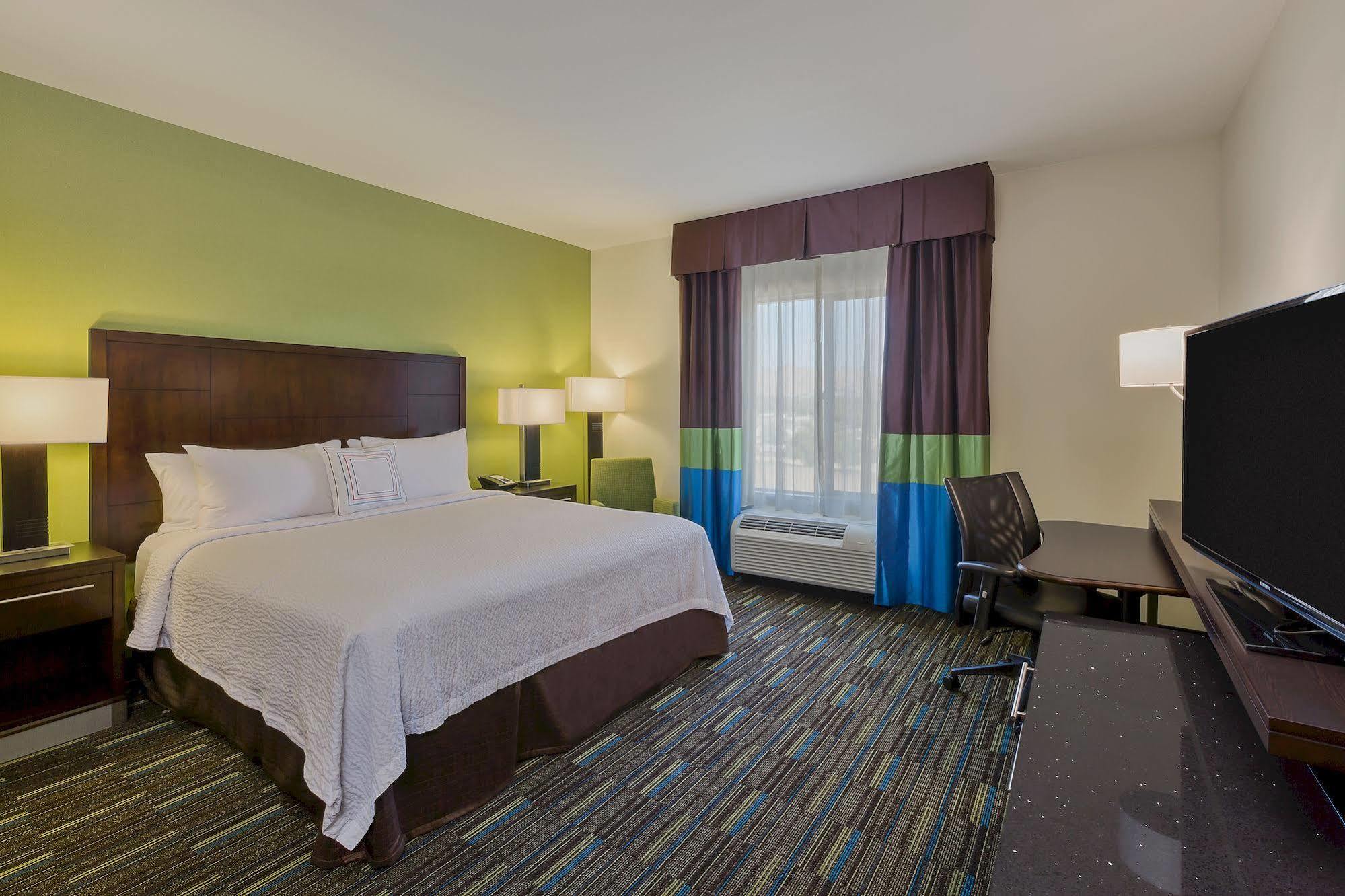 Fairfield Inn & Suites Riverside Corona/Norco Exterior photo
